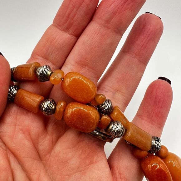 18" long Beautiful stone and silver tone beaded necklace! - Picture 2 of 11